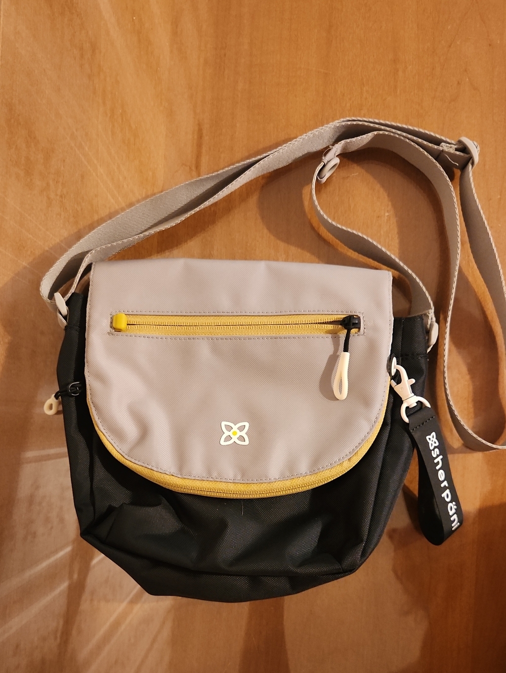 NWOT Sherpani Milli Mini Messenger Bag